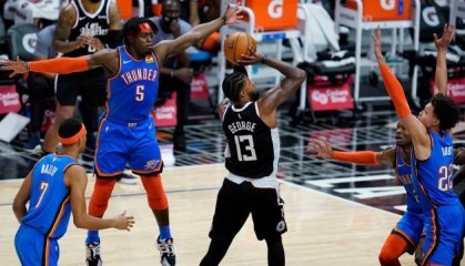 8868体育在线直播平台-6连胜跃居联盟榜首！快艇进攻无解 主帅仍有新目标